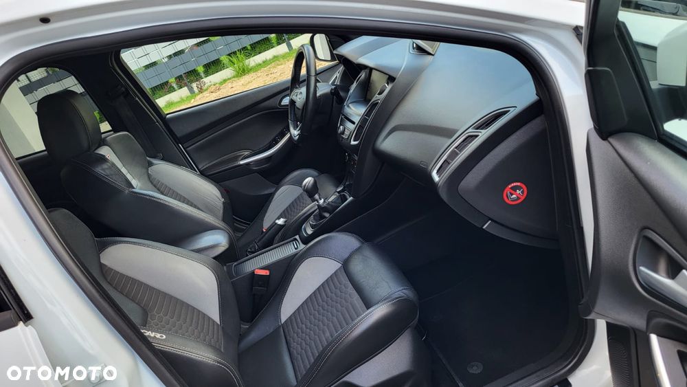 Ford Focus 2.0 TDCi ST - 34