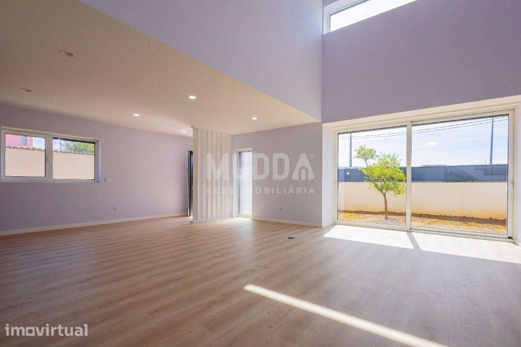 Moradia T4 com Design Contemporâneo e Acabamentos Premium - Grande imagem: 4/31