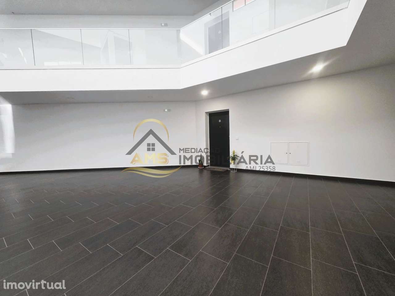 APARTAMENTO T3 COM TERRAÇO DE 186M² - Grande imagem: 2/49