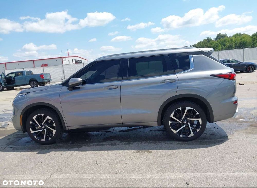 Mitsubishi Outlander - 4