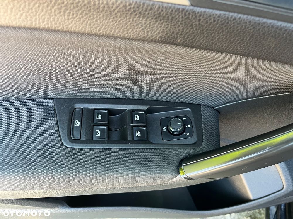 Volkswagen Touran - 10