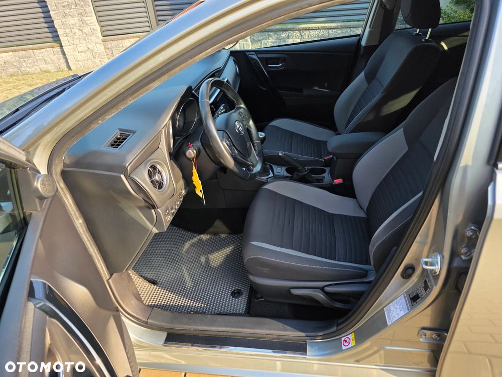 Toyota Auris 1.6 Premium - 29