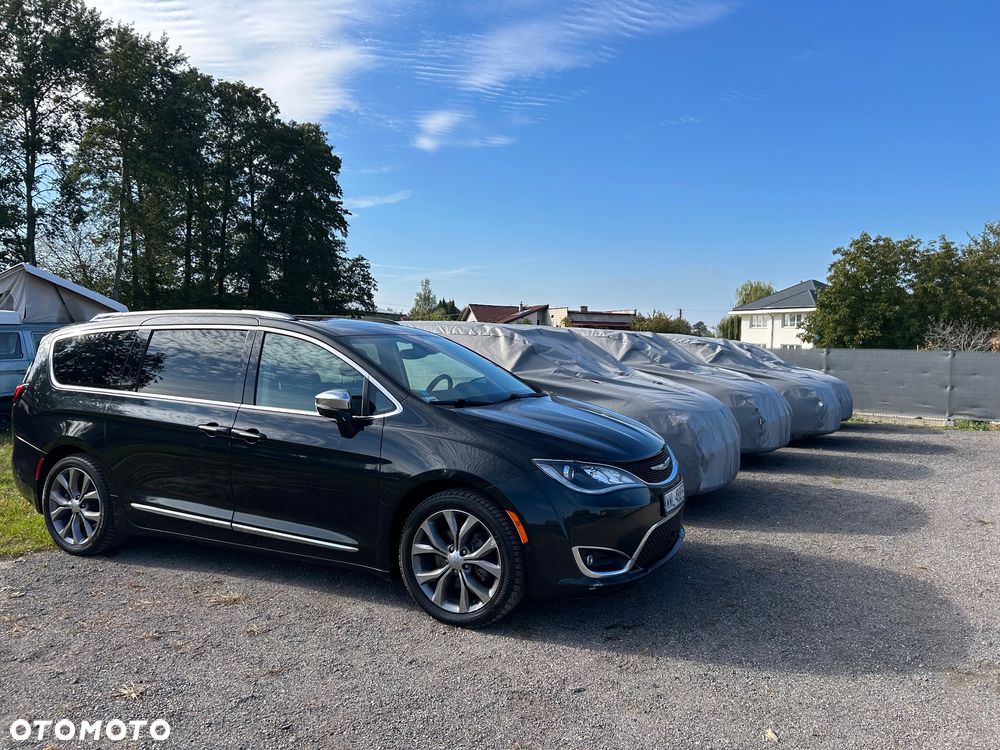 Chrysler Pacifica - 1