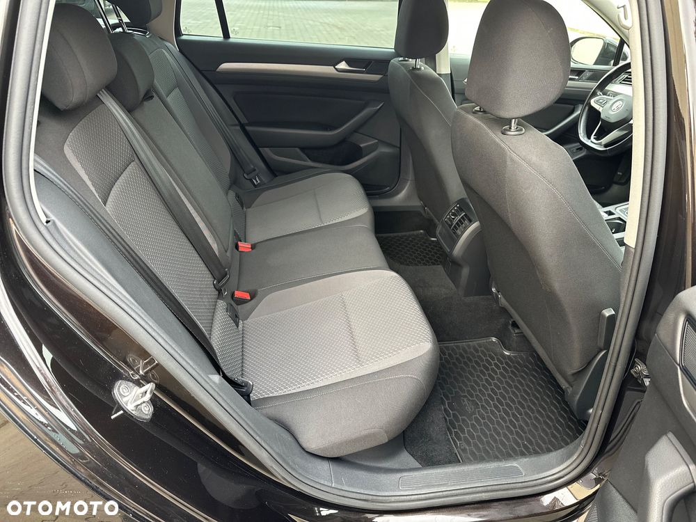 Volkswagen Passat - 15