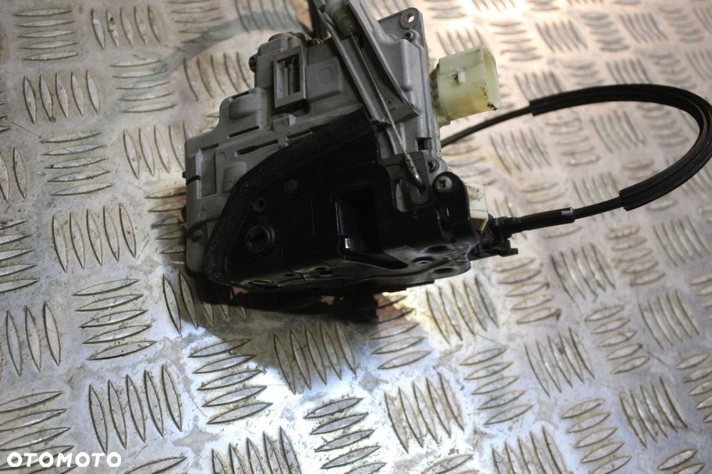 ZAMEK DRZWI LEWY TYŁ 7 PIN VW PASSAT B6 3C4839015A - 3