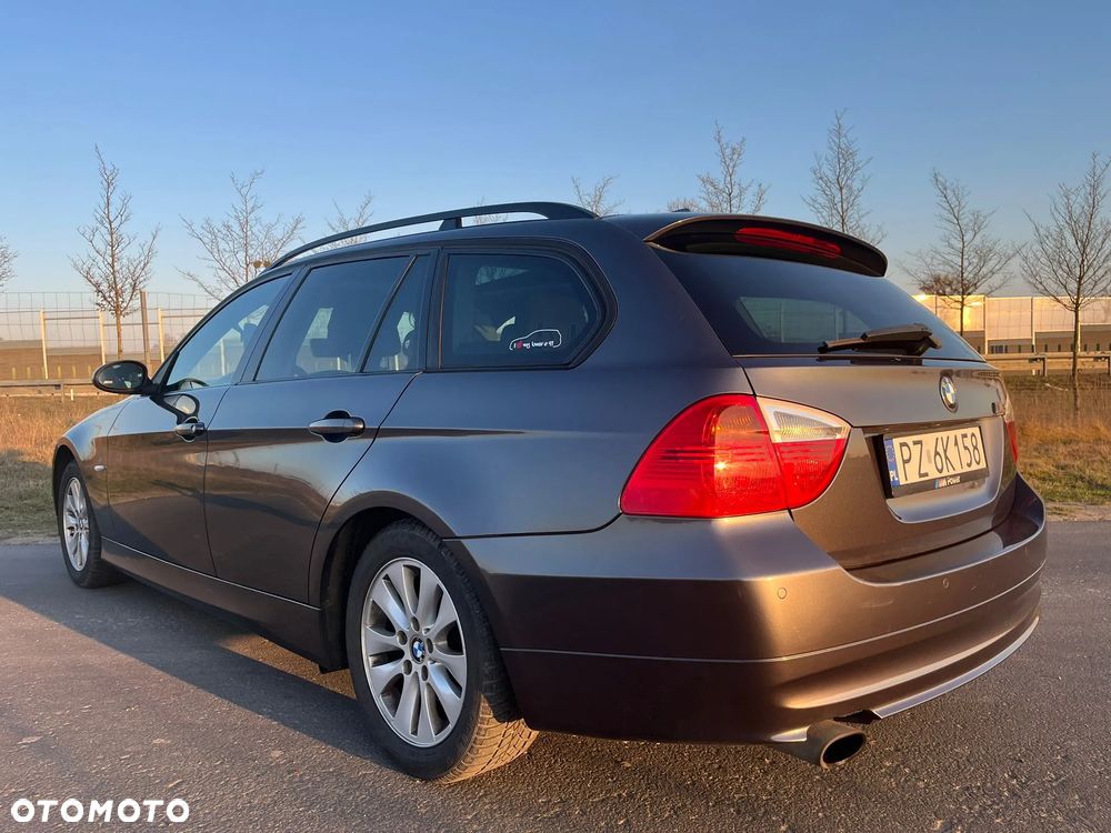 BMW 318I 2008 photo 3