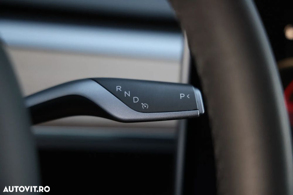 Tesla Model 3 - 35