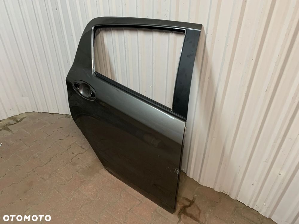 TOYOTA YARIS III 3 2011- 5D DRZWI PRAWE TYLNE TYŁ LISTWA ZGARNIAJĄCA - 5