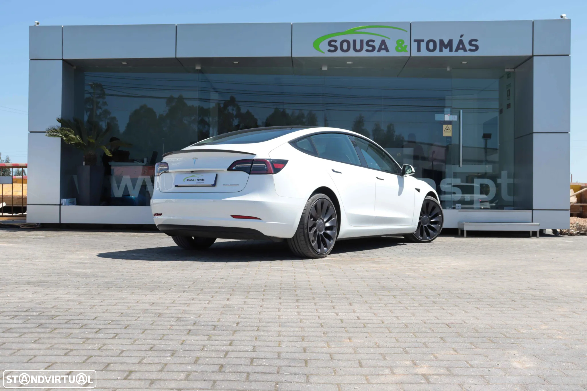 Tesla Model 3 Long Range AWD Dual Motor Performance - 4