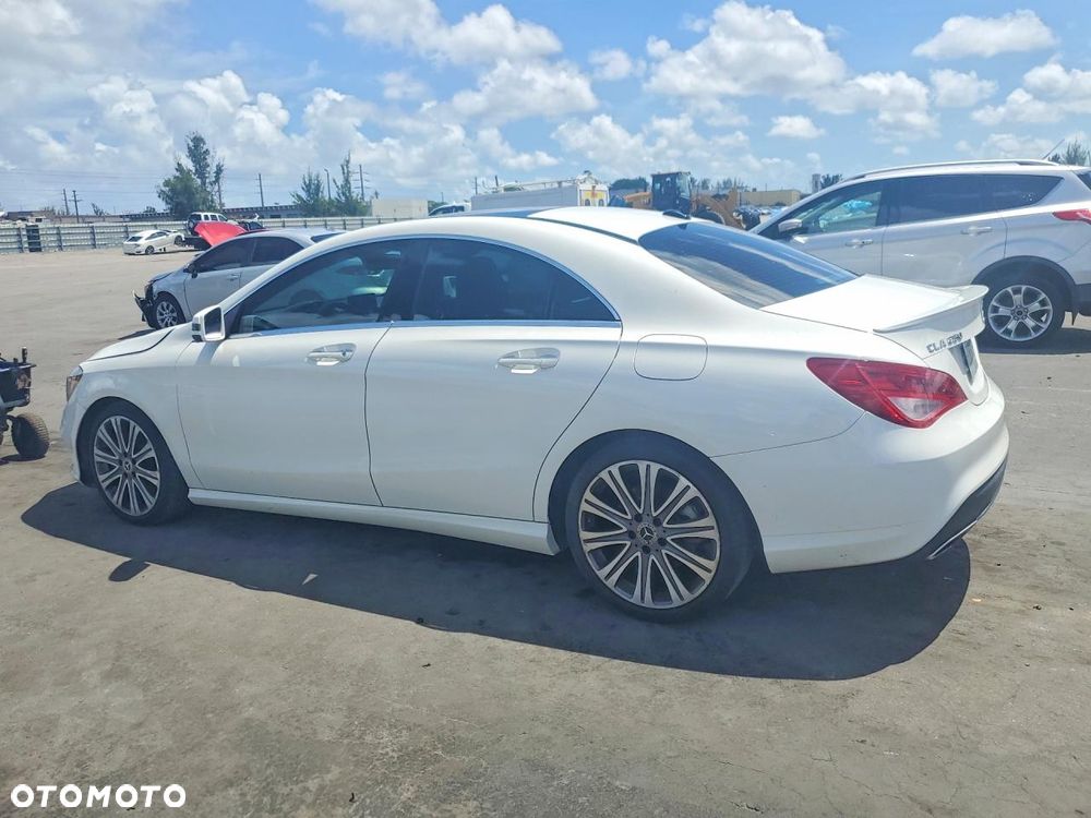 Mercedes-Benz CLA - 2