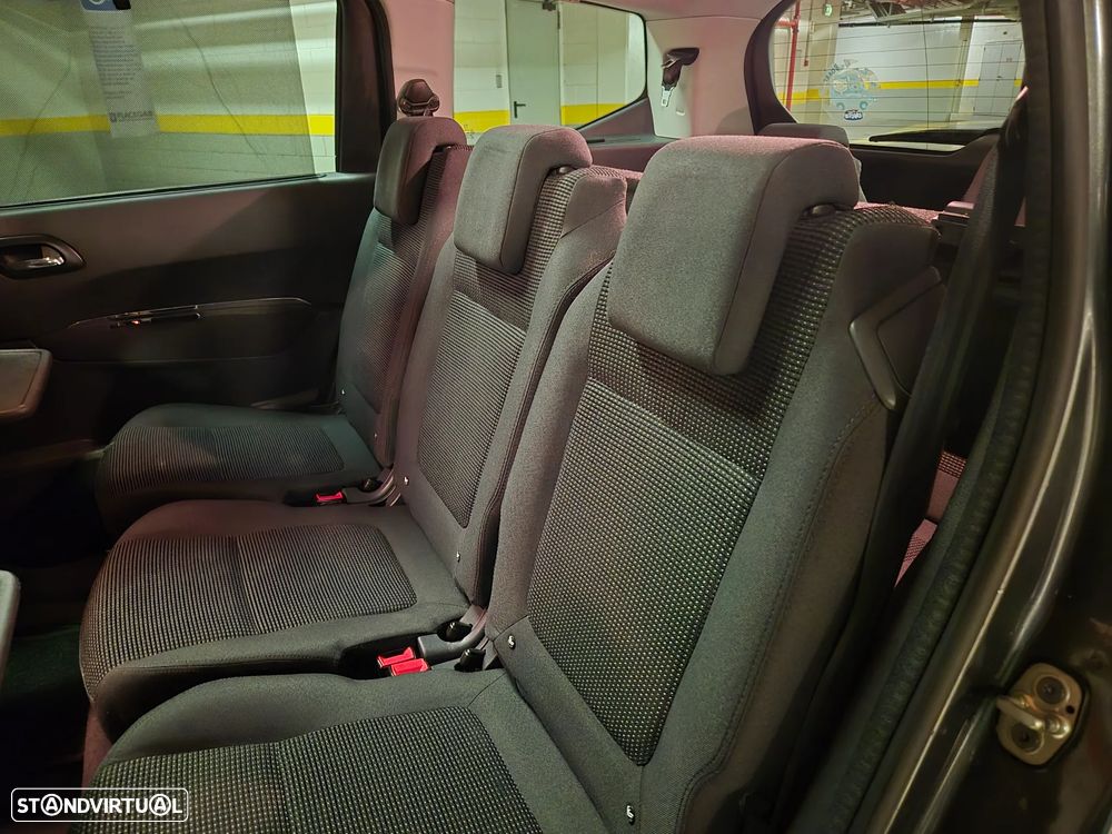 Peugeot 5008 1.6 E-HDi Allure 2-Tronic - 31