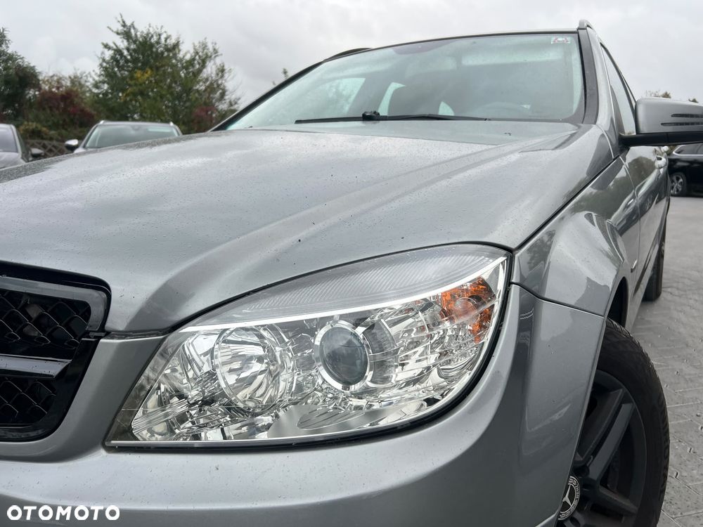 Mercedes-Benz C-Class 2011 photo 2