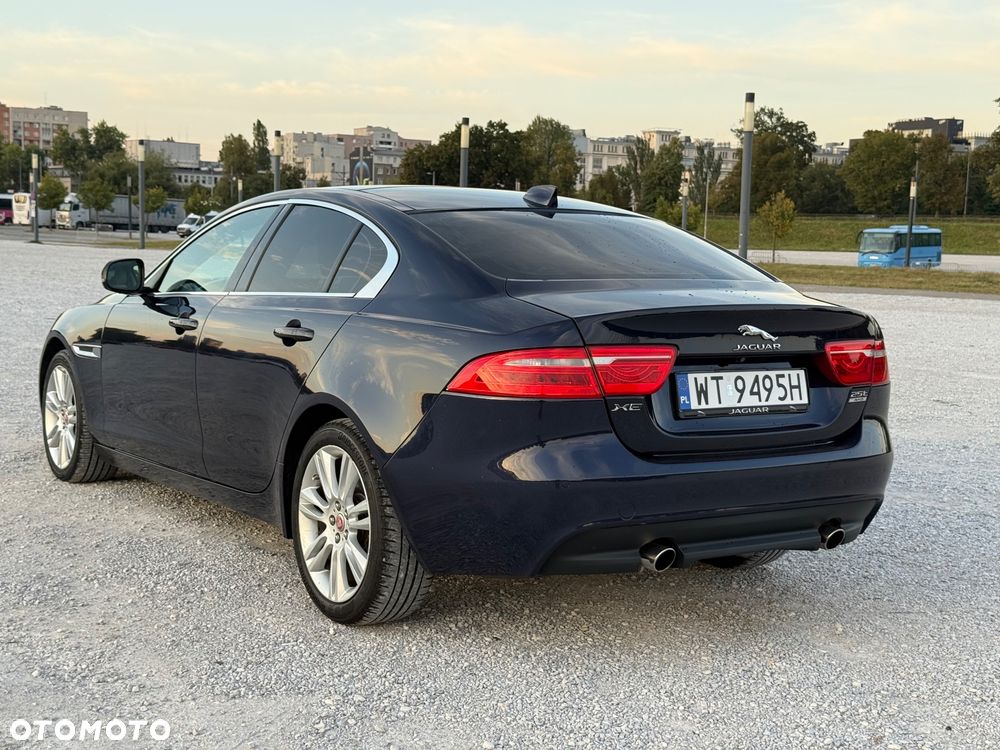 Jaguar XE 25t AWD Prestige - 5