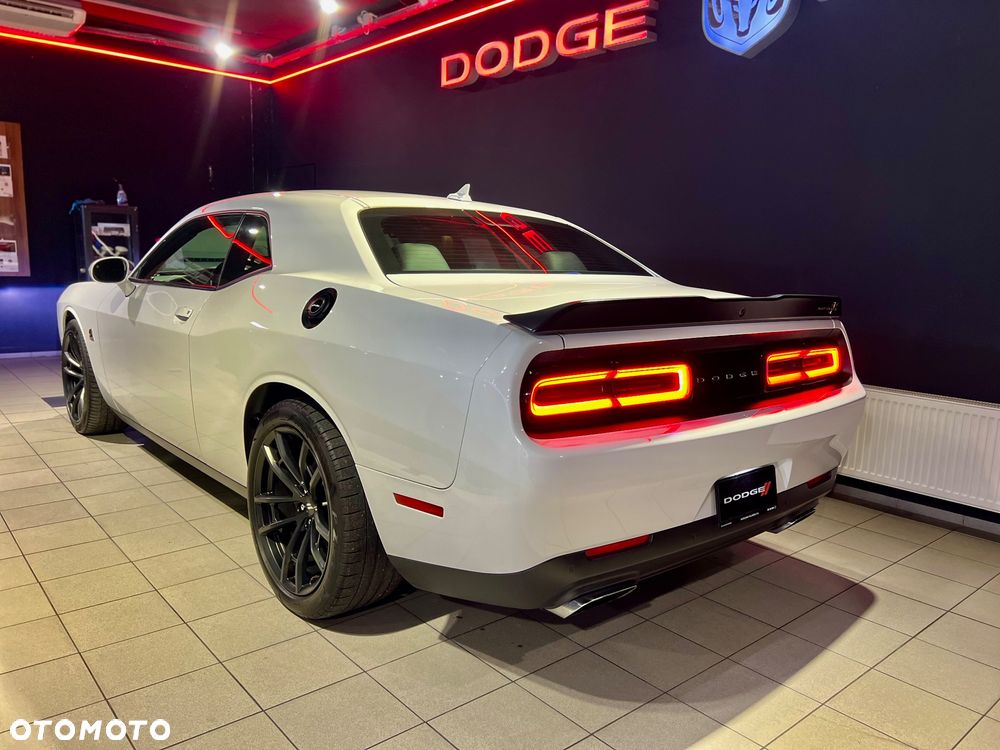 Dodge Challenger 6.4 Scat Pack - 4