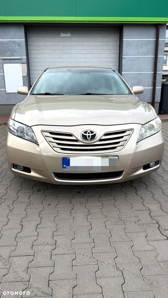 Toyota Camry - 1