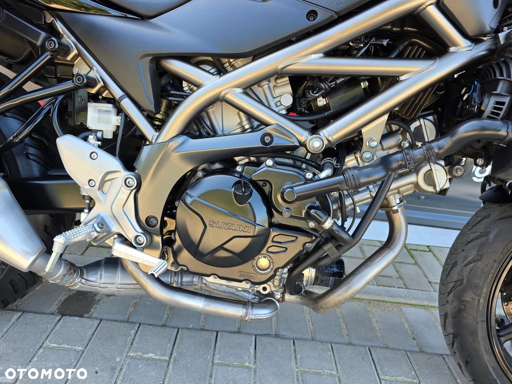 Suzuki SV - 25