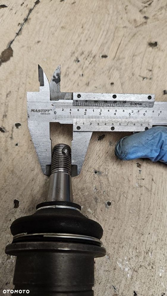 Sworzeń wahacza przód Nissan Navara NP300 D40 SKF VKDS 812010 - 9