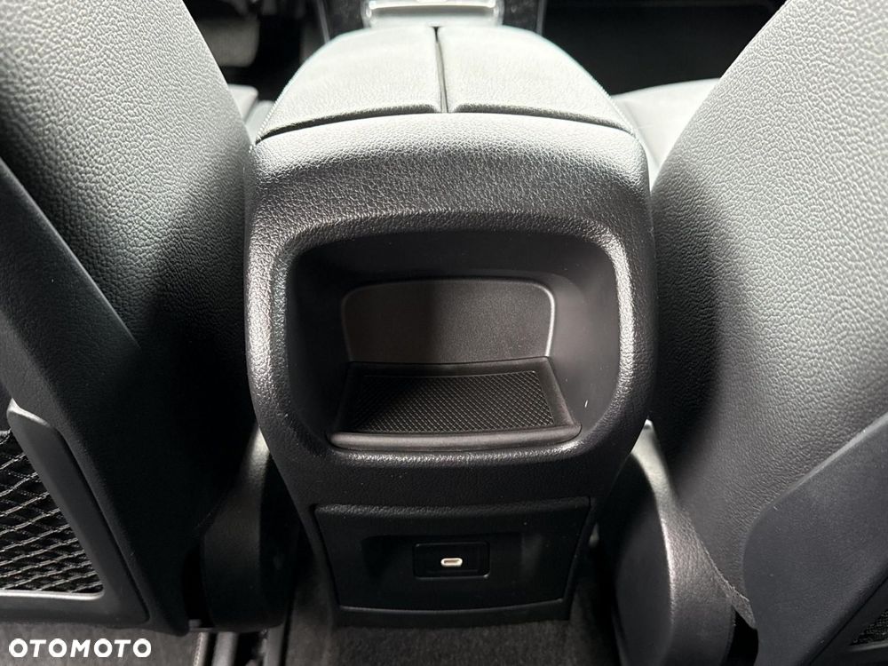 Mercedes-Benz CLA - 17