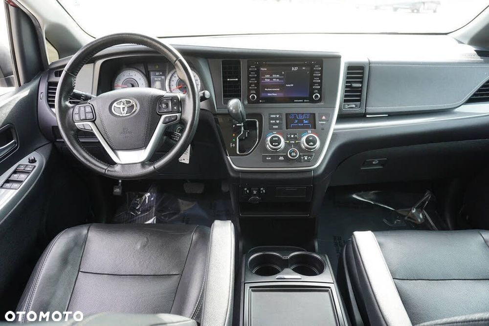 Toyota Sienna - 10