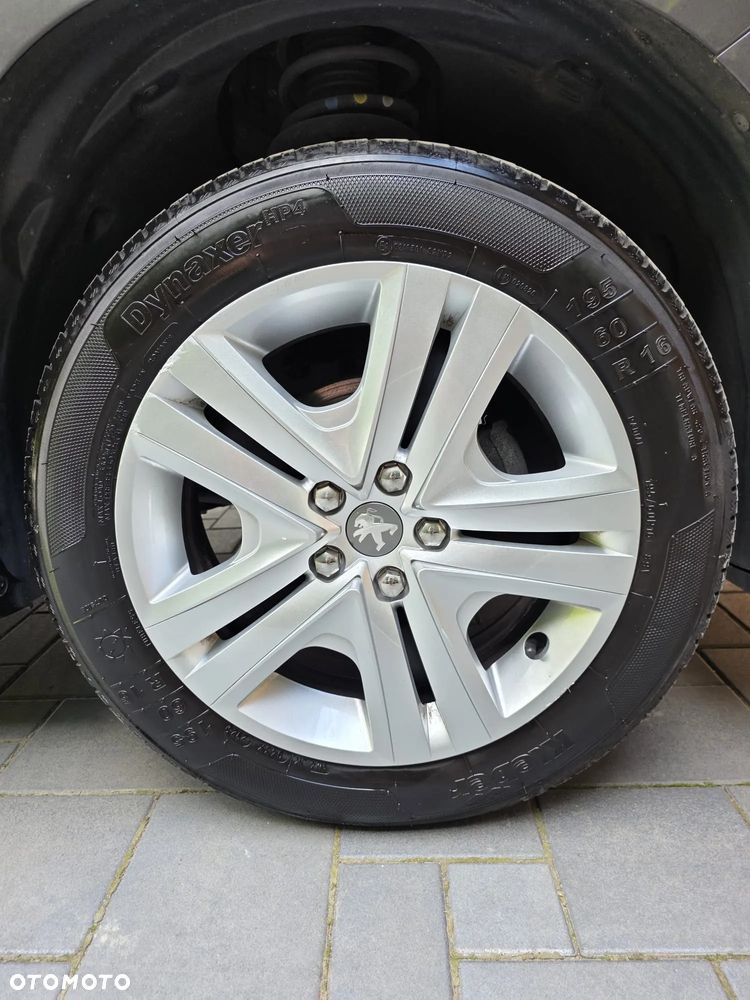 Peugeot 2008 1.2 Pure Tech Style EU6 - 28