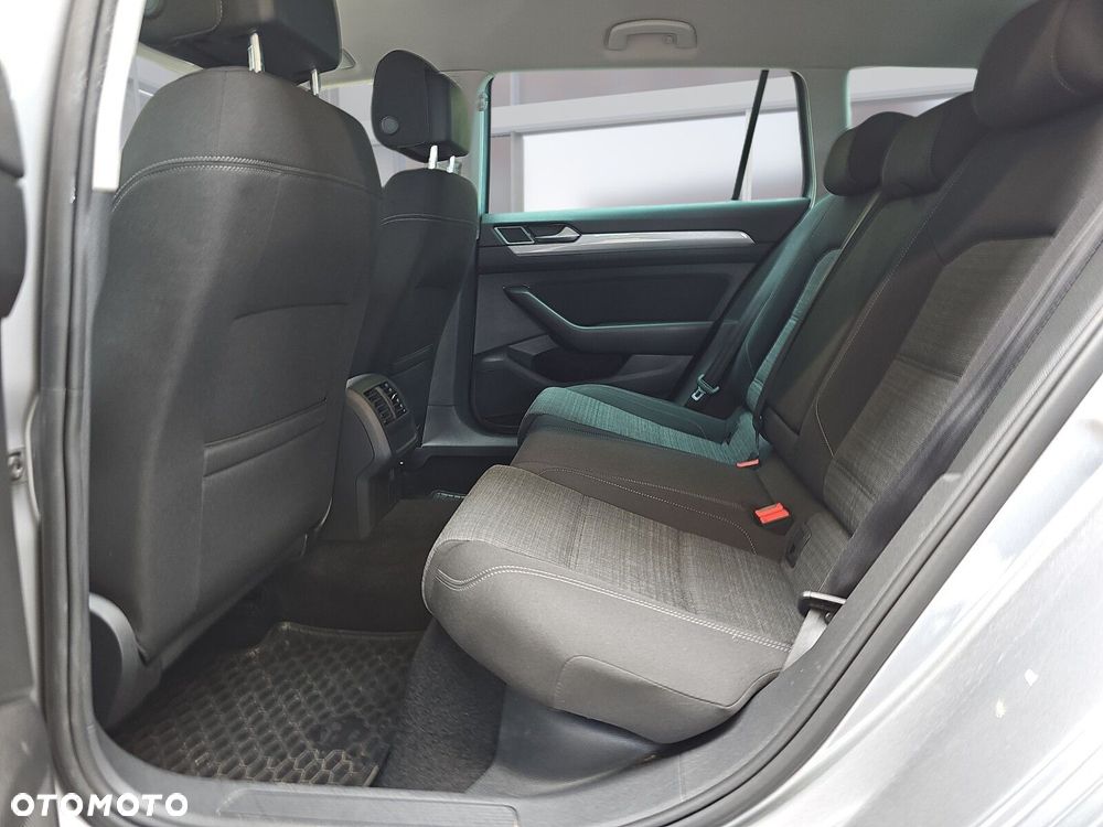 Volkswagen Passat 2.0 TDI EVO Business - 23