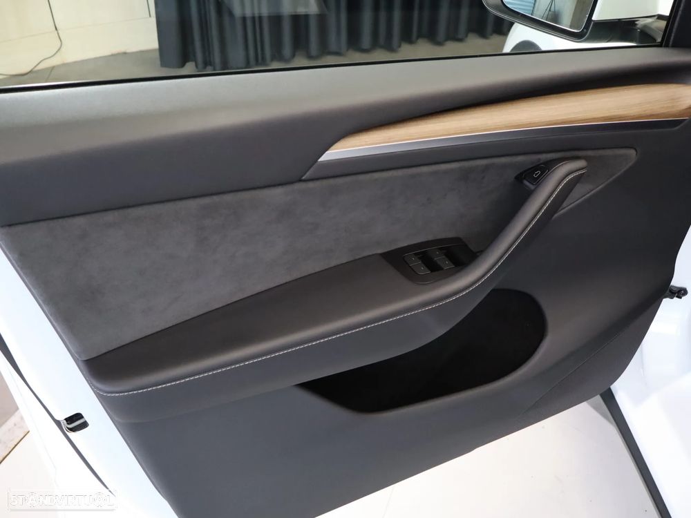 Tesla Model Y Standard - 19