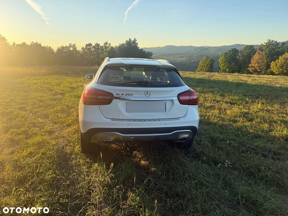 Mercedes-Benz GLA 200 Urban - 8