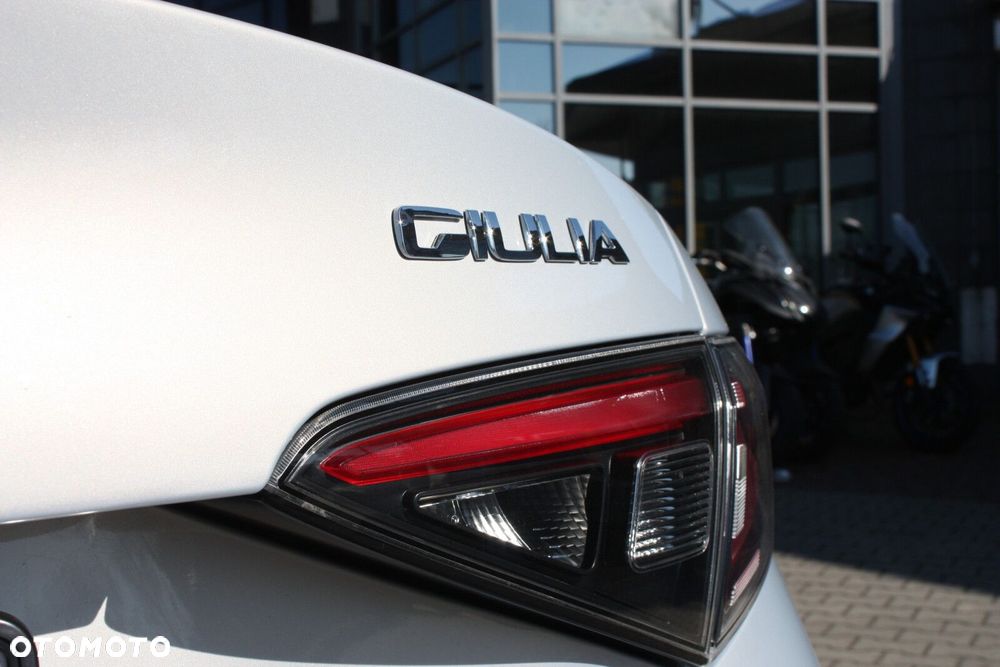 Alfa Romeo Giulia - 8