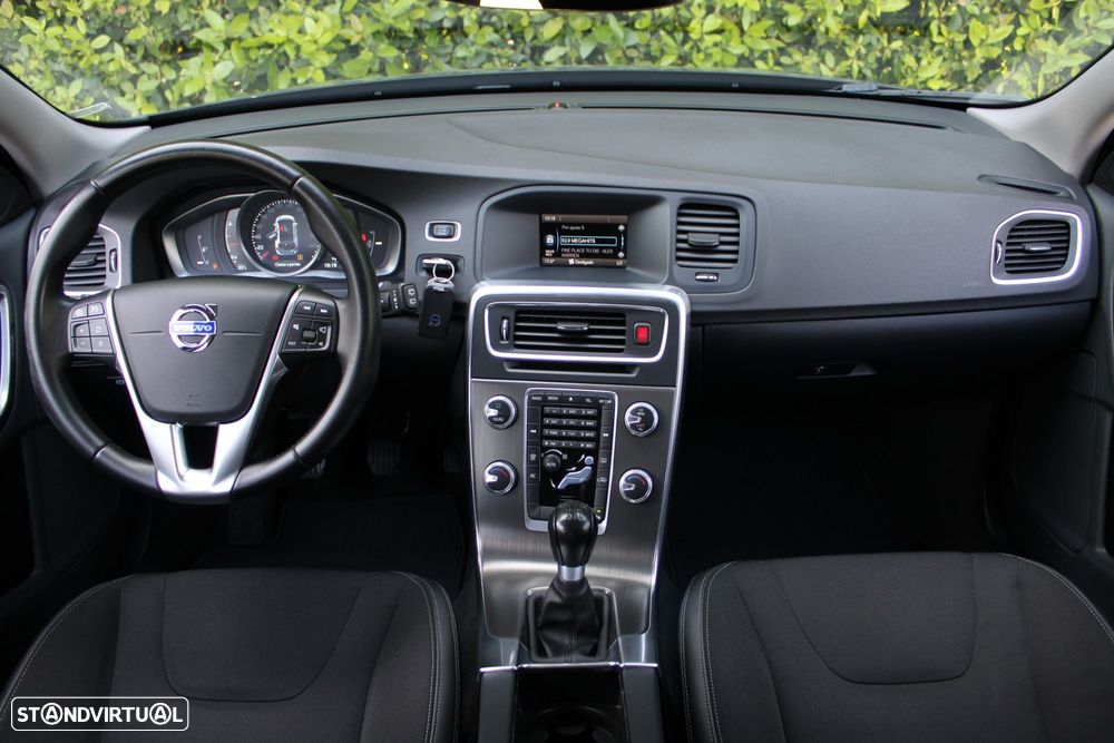 Volvo V60 1.6 D2 Momentum Eco - 3
