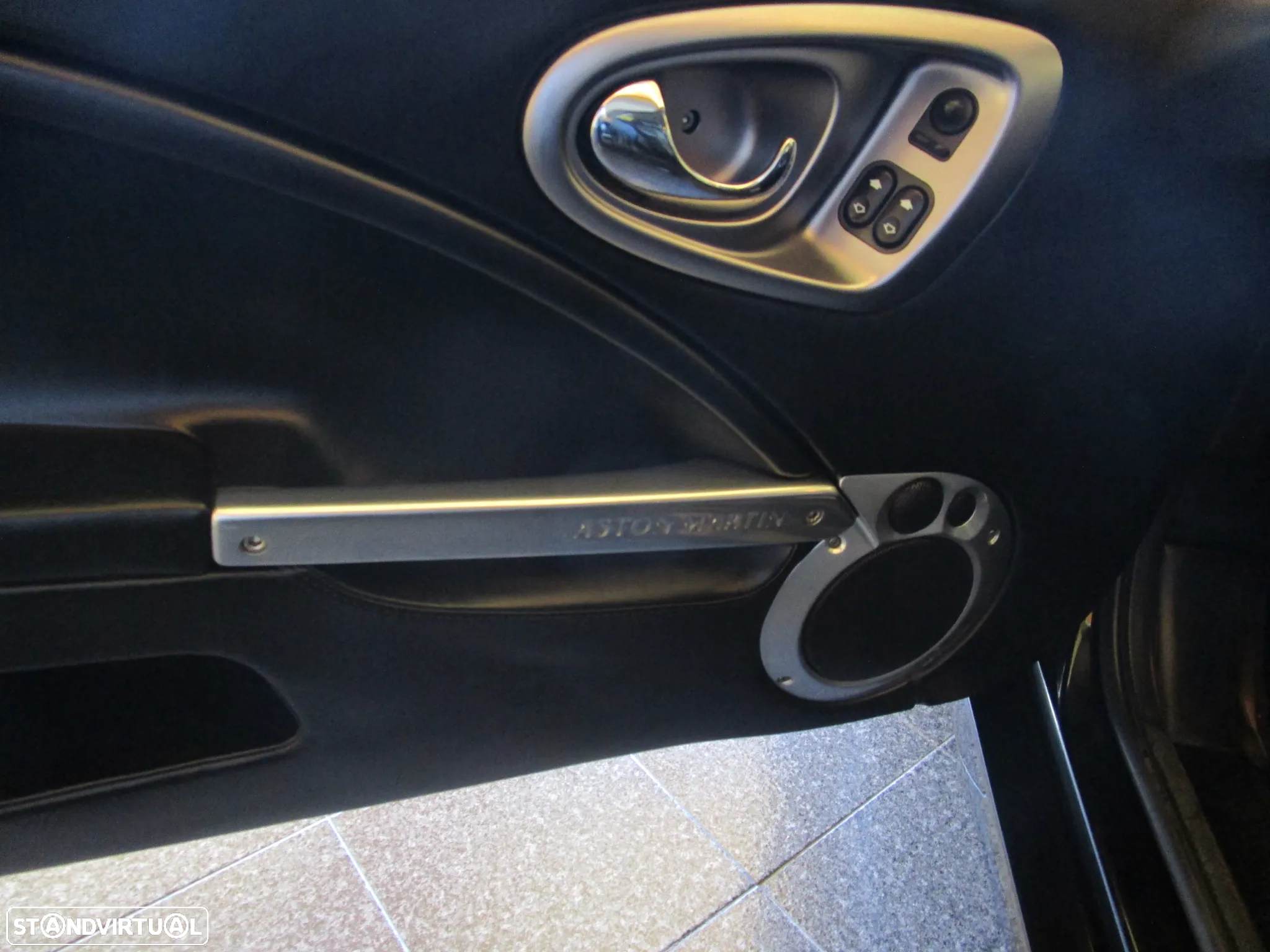 Aston Martin Vanquish - 22