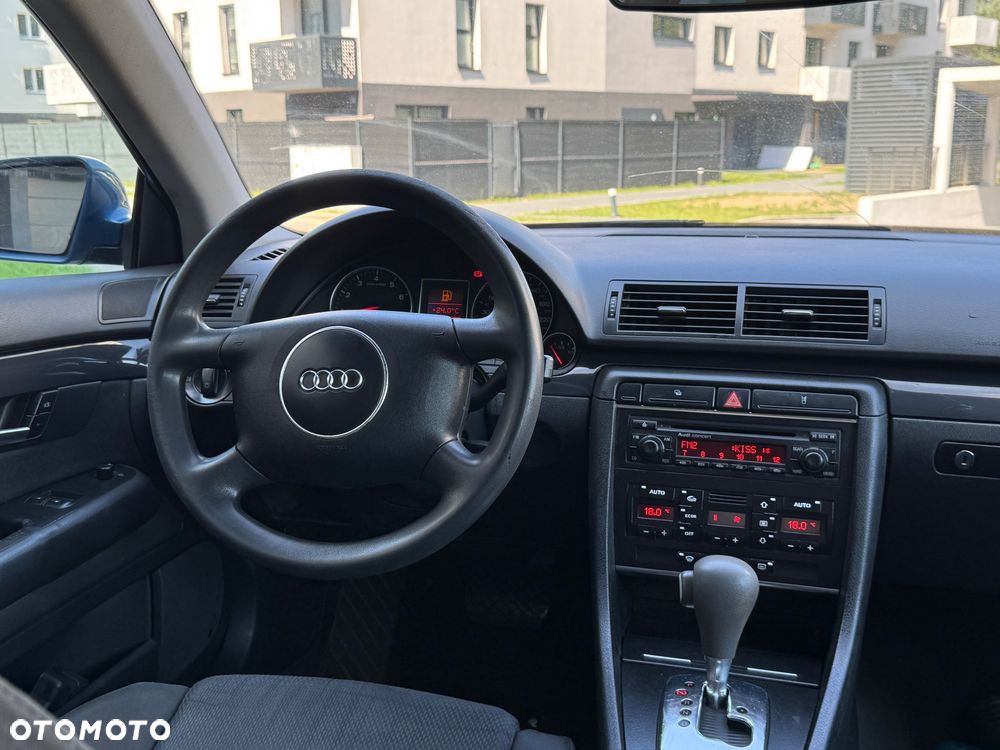 Audi A4 Limousine - 8