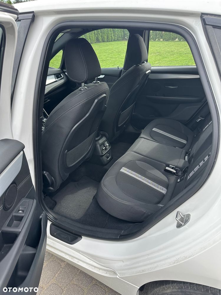 BMW Seria 2 216d Sport Line - 10