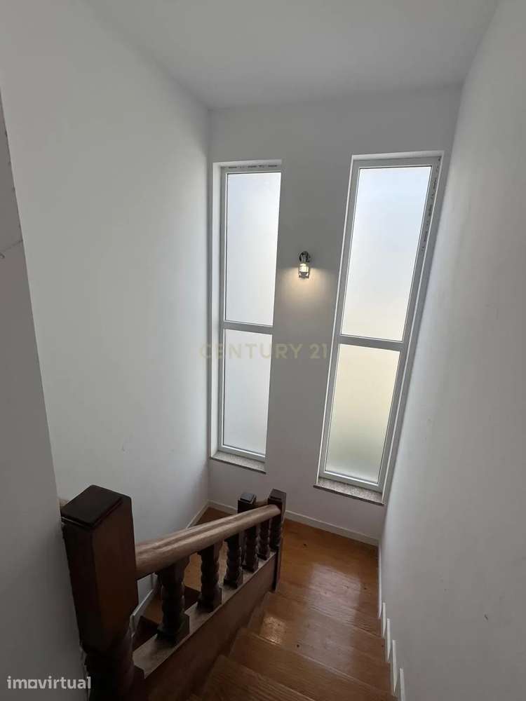 T2 Renovado no centro do Porto – Acesso direto a pátio + arrumo com lu - Grande imagem: 4/25