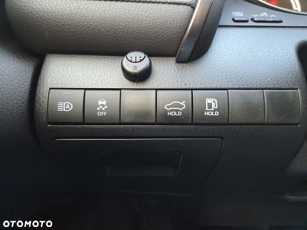 Toyota Camry 2.5 Hybrid Comfort CVT - 22