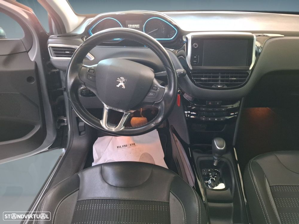 Peugeot 2008 1.2 PureTech Allure EAT6 - 9