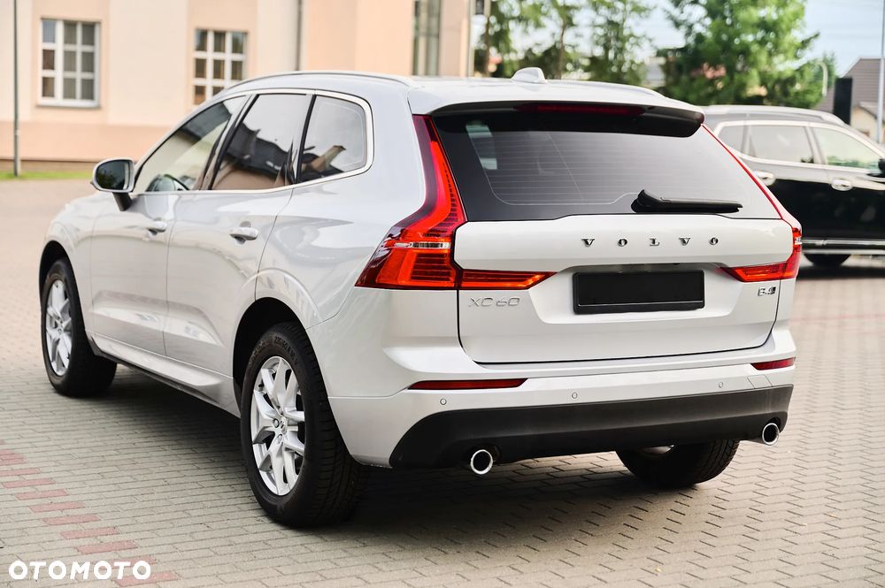 Volvo XC 60 B4 D AWD Momentum Pro - 8