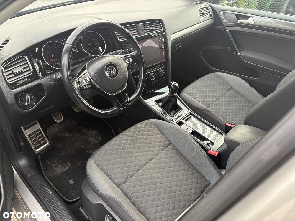 Volkswagen Golf 1.6 TDI SCR Comfortline - 23
