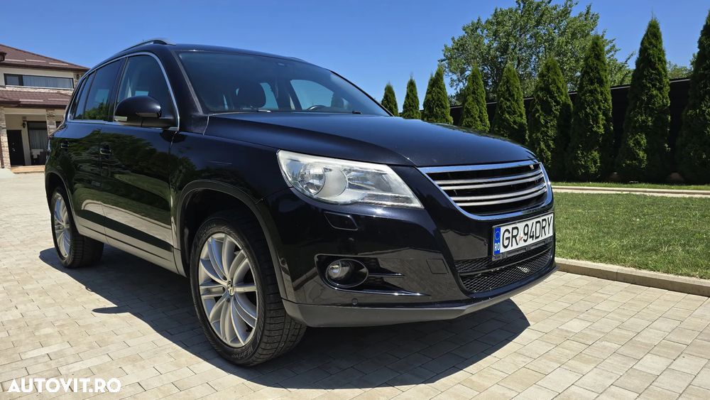 Volkswagen Tiguan - 1