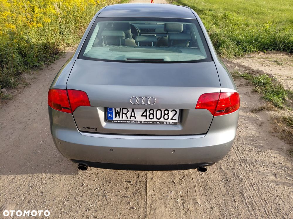 Audi A4 Limousine - 11