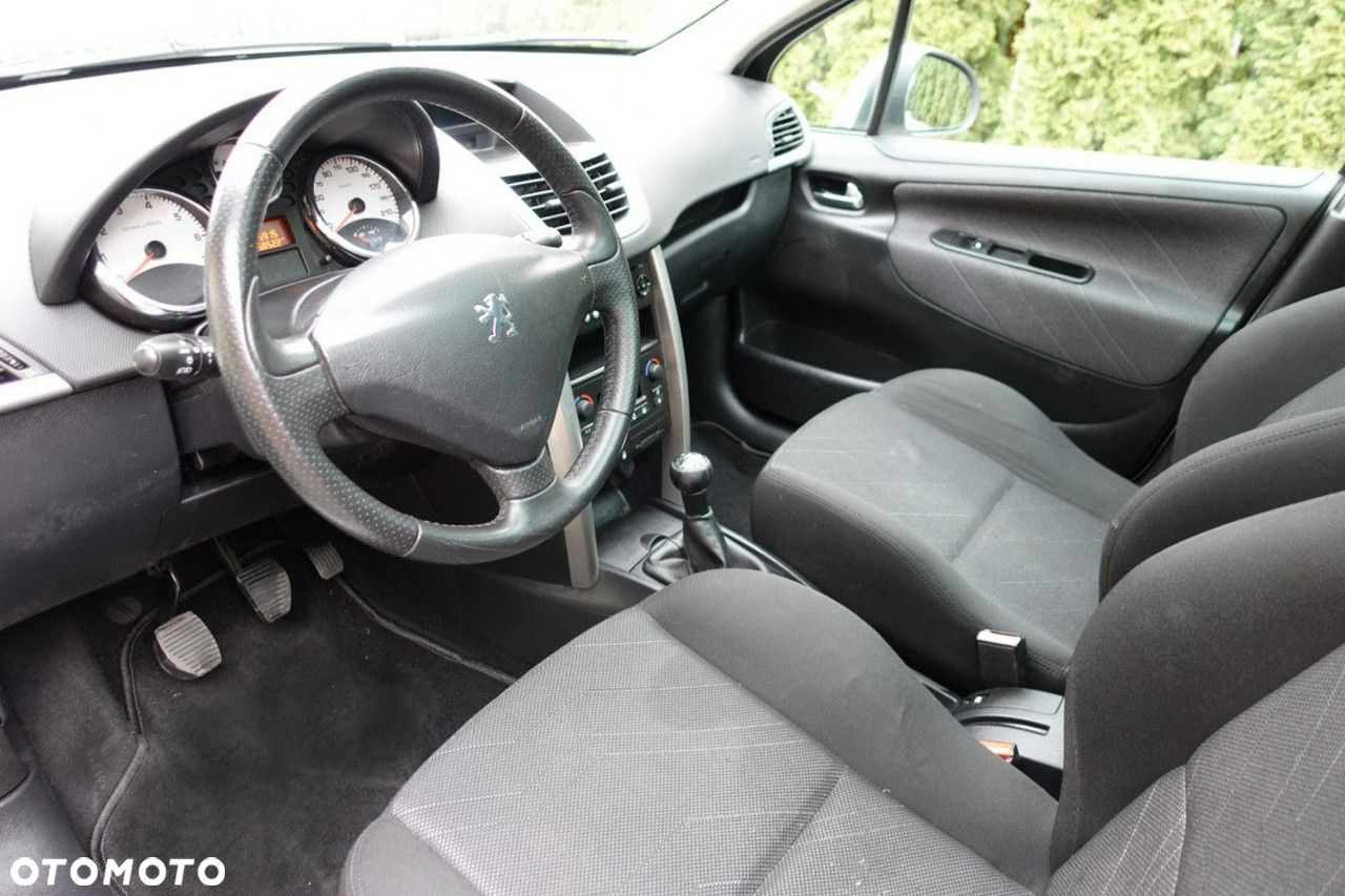 Peugeot 207 - 12