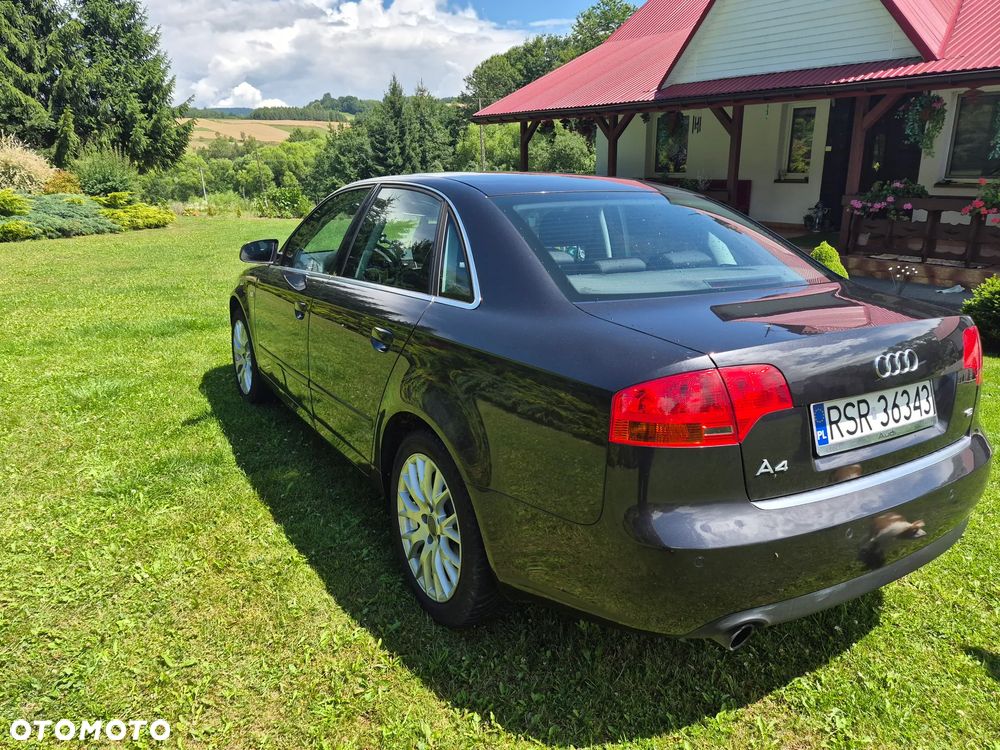 Audi A4 Limousine - 4
