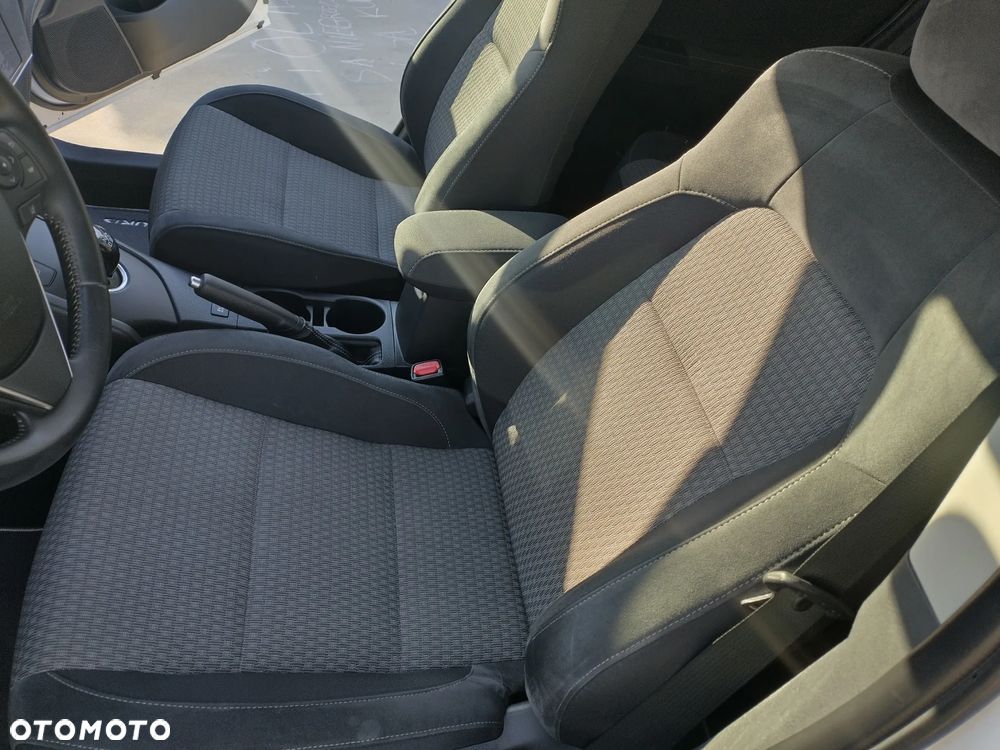 Toyota Auris Hybrid 135 Prestige - 6
