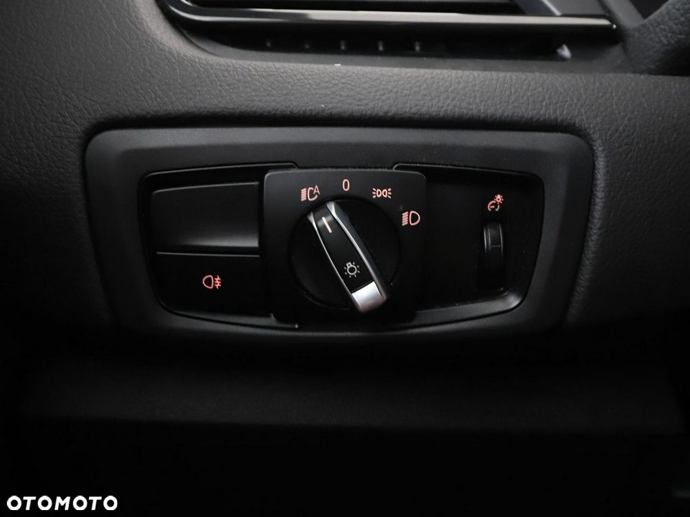 BMW Seria 2 218d xDrive - 32