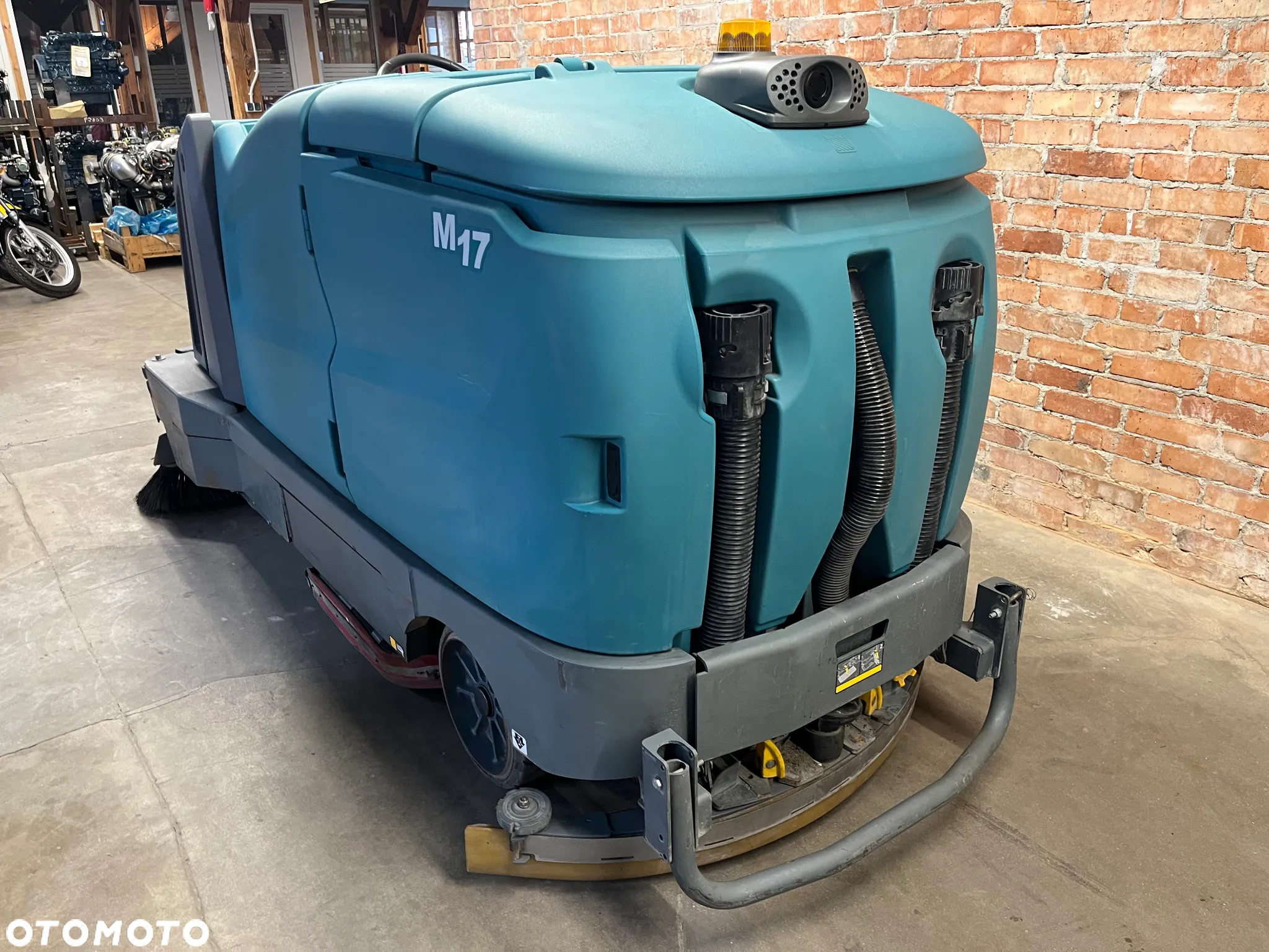 Inny TENNANT M17 - 3