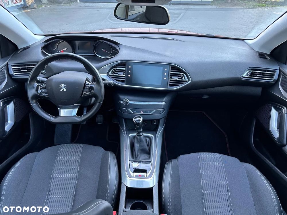 Peugeot 308 1.2 PureTech GPF Allure S&S - 26