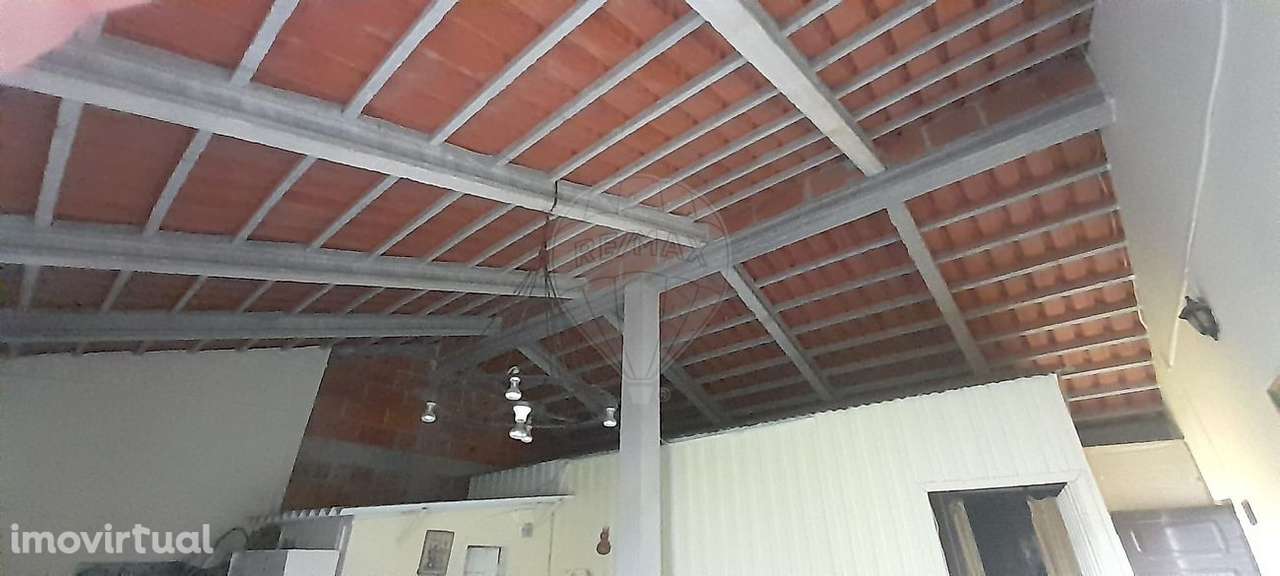 Moradia T2 para venda - Grande imagem: 2/9