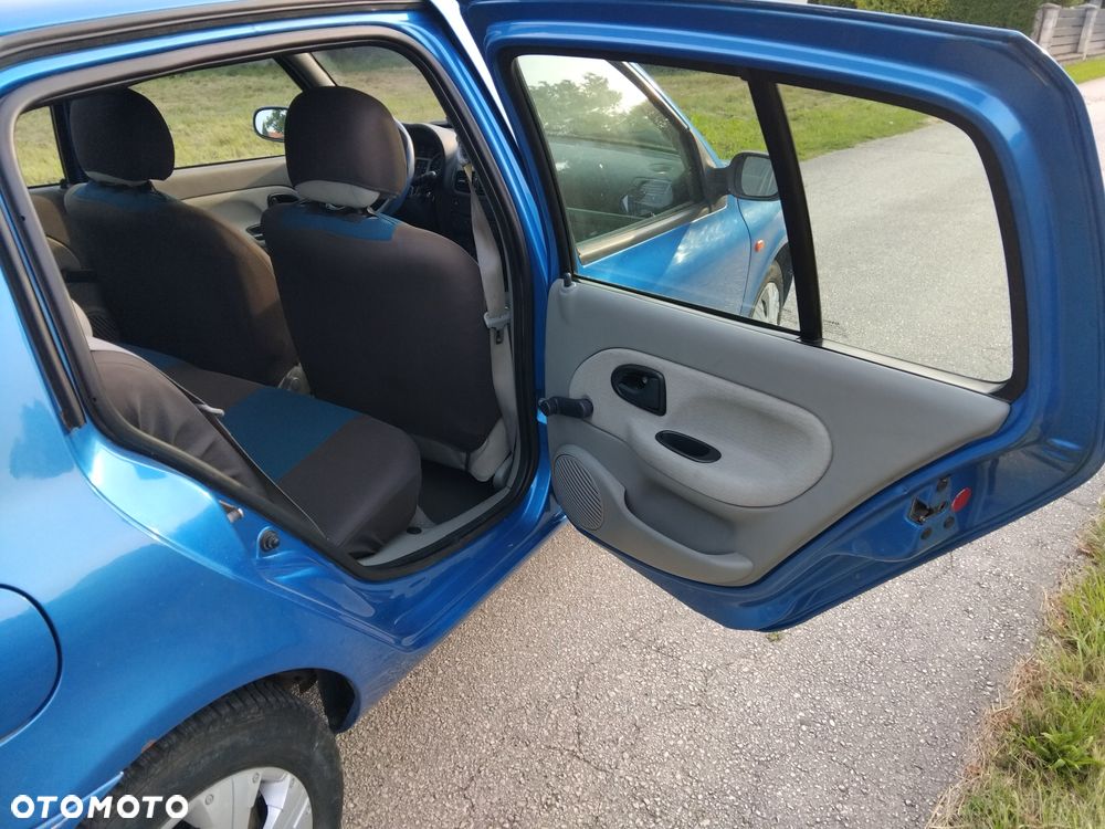 Renault Clio 1.5 dCi Privilege - 12