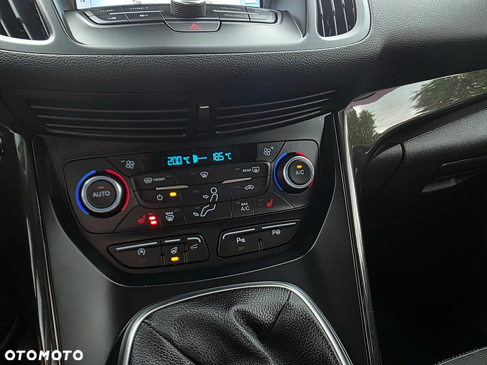 Ford Kuga 1.5 EcoBoost 2x4 Titanium - 16