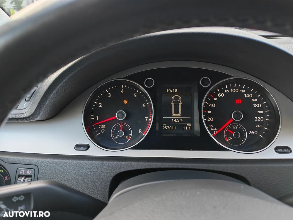 Volkswagen Passat - 11