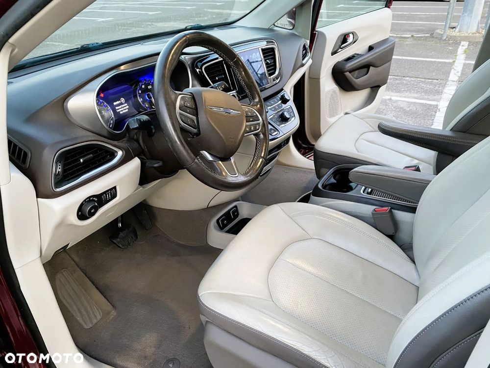 Chrysler Pacifica - 9